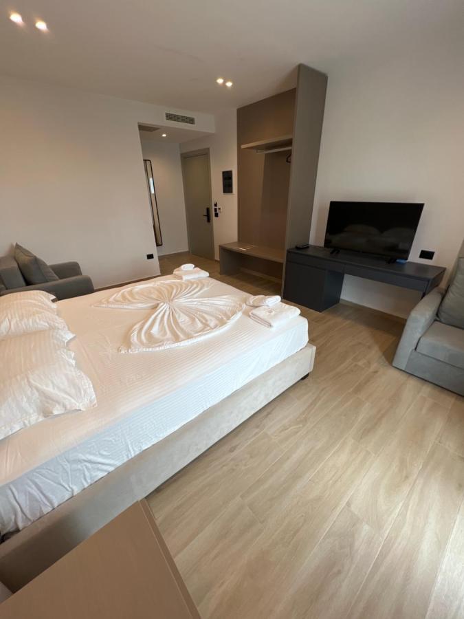 Hotel Onix Ksamil Exteriör bild